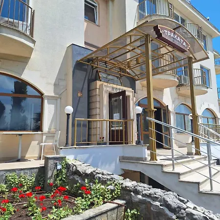 Trakata-sea View And Free Parking Отель 2*